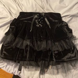 Black frilly skirt | Dollskill